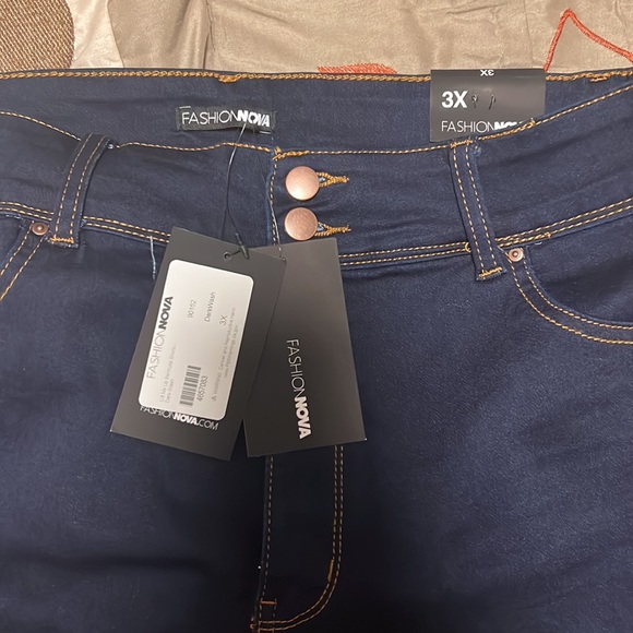 Lift Me Up Bermuda Shorts - Dark Wash - Picture 3 of 3